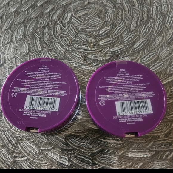 Qty 2 - Covergirl Simply Ageless Instant Wrinkle Blurring Pressed Powder - Picture 2 of 3